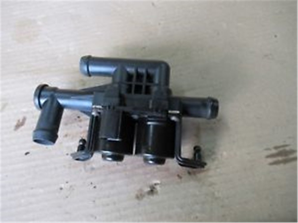 KALORİFER MUSLUĞU BMW F07,F10,F11,F18,F06,F12,F13,F01,F02,F04 64219310349