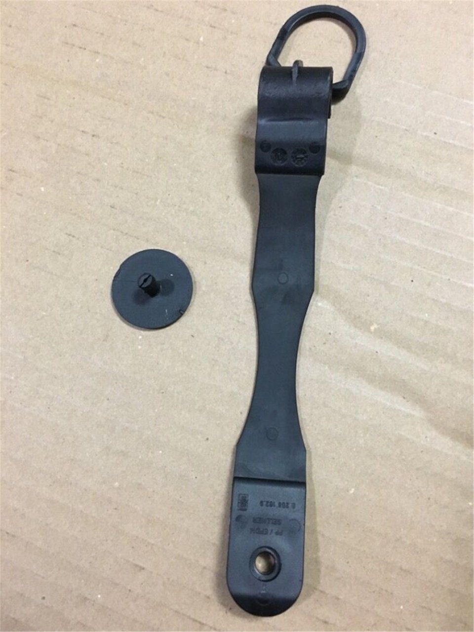 BAGAJ HALI ASKISI E46 E60LCİ BMW 51478256162