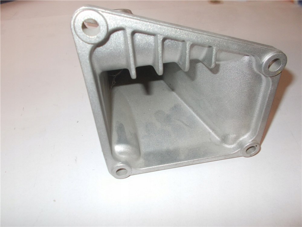 MOTOR KULAĞI SAĞ ALÜMİNYUM BMW E39 5.40 1996-2003 5 SERİSİ 22111091946