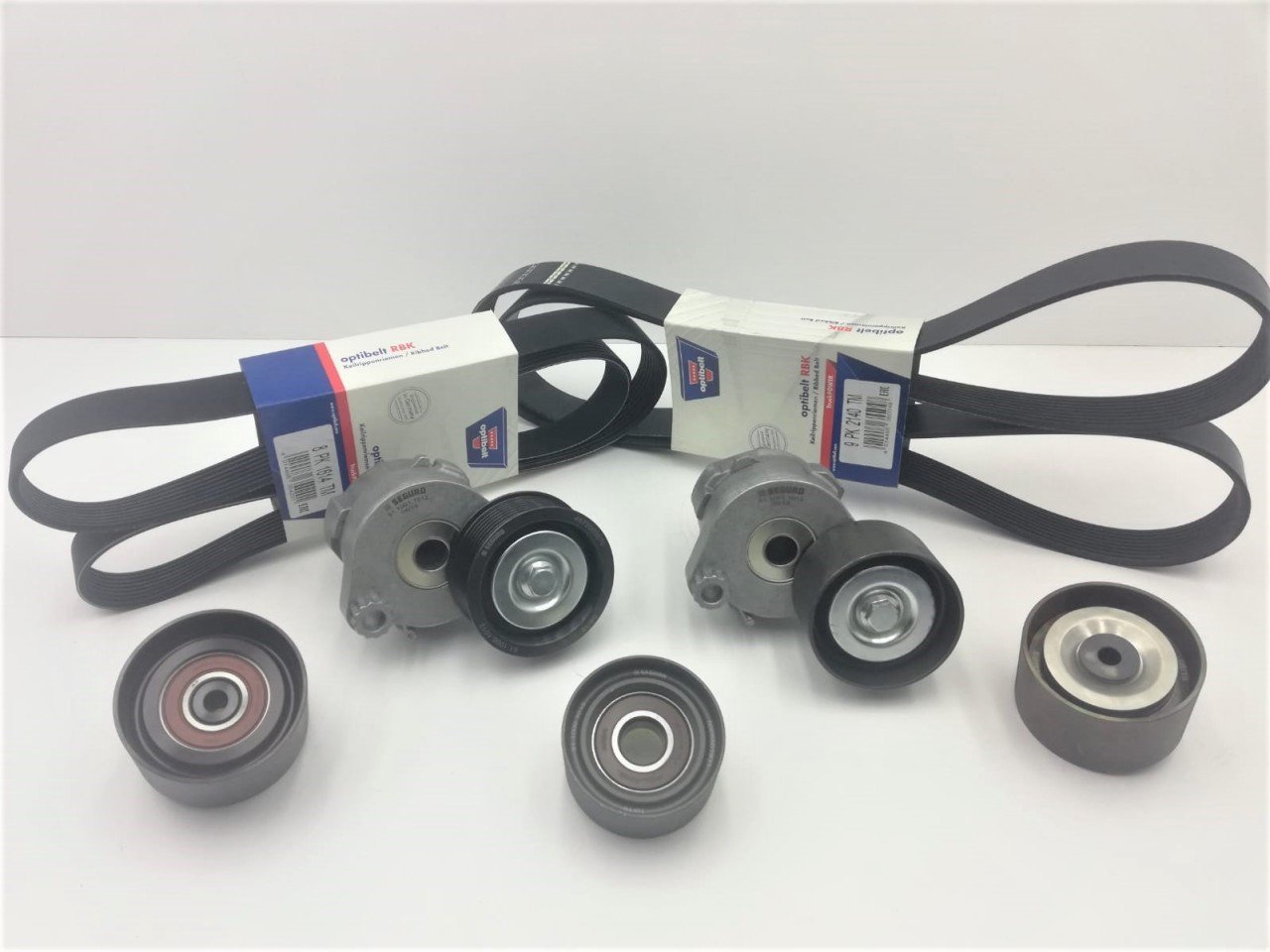 Axor 457 Y.M. Kasnak Bakım Kiti / Gergi 4572003070 + 4572003170 + Kasnak 0005501633 (2 Ad) + 4572001070 + Kayış 9Pk2140 + 8Pk1614 51.1002.1010