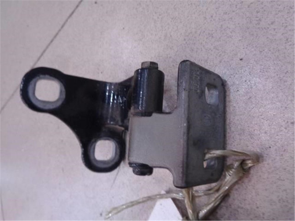 KAPI MENTEŞESİ ÖN ÜST/R VOGUE LAND ROVER LR018179