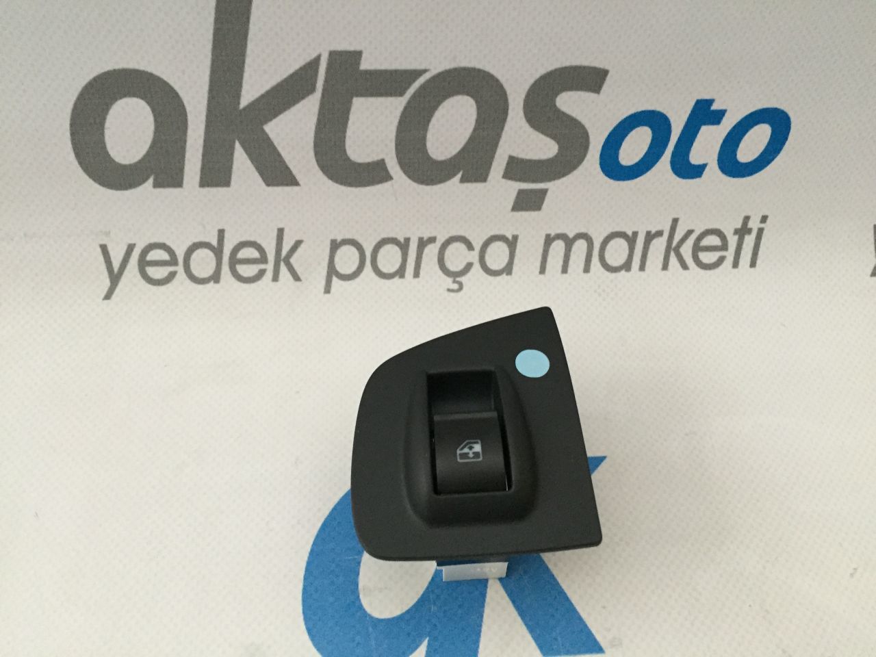 CAM DÜĞMESİ SAĞ TEKLİ DOBLO 2006 2009