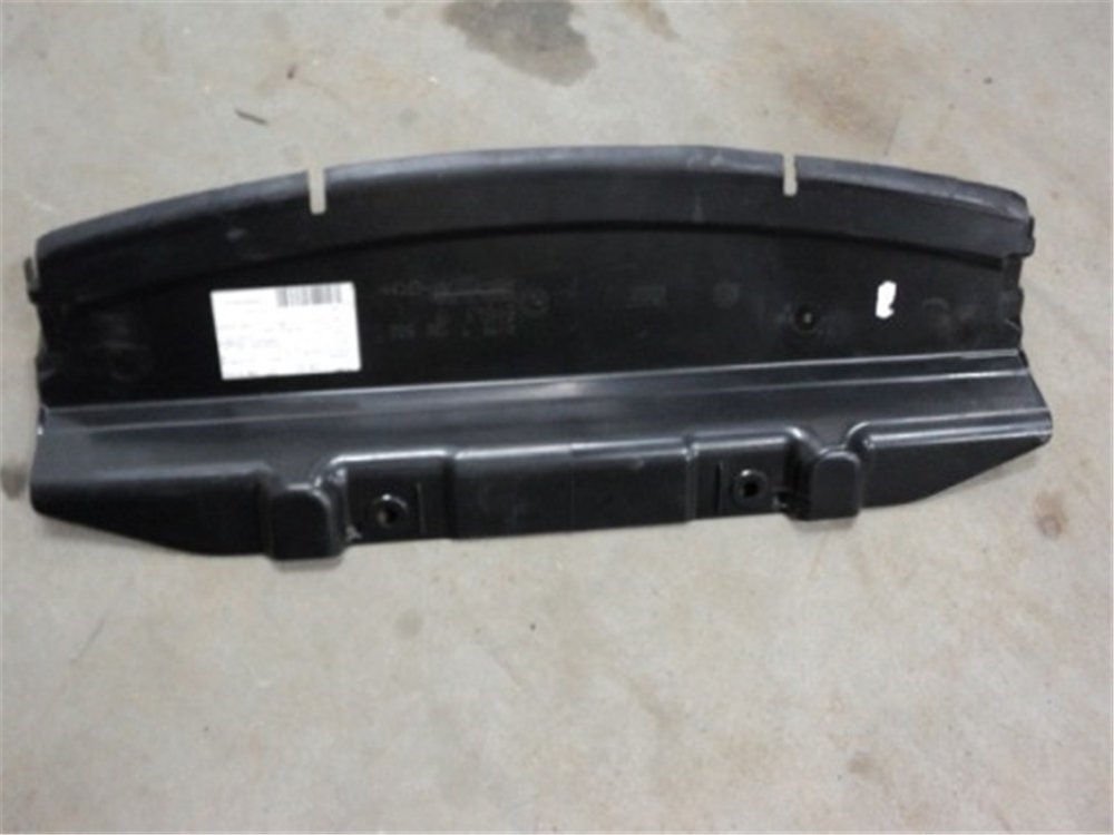 RADYATÖR ALT PLASTİĞİ E87 DİZEL BMW 51717128502
