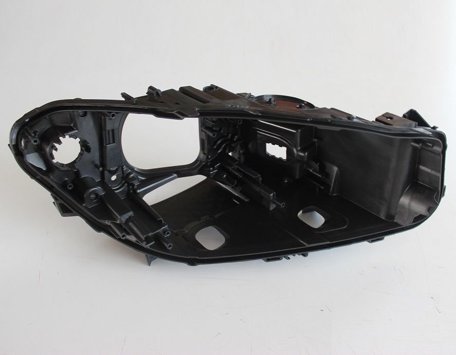 BMW F10 LCI SAĞ FAR KASASI 63117343912