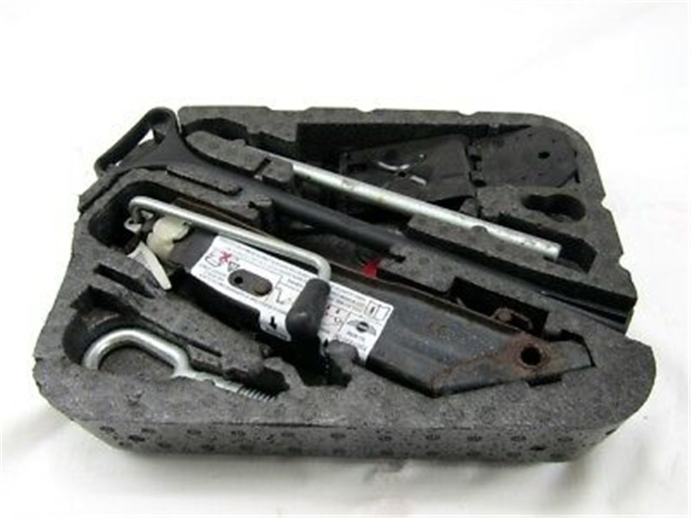 EŞYA KABI ARAÇ KRİKOSU BMW R55,R56,R57,R58,R59 71106778555