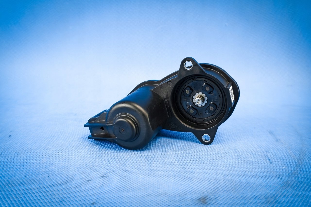 VW A4 A5 A7 A8 Q5  2015- EL FRENİ AYAR MOTORU SAĞ SOL 8W0998281