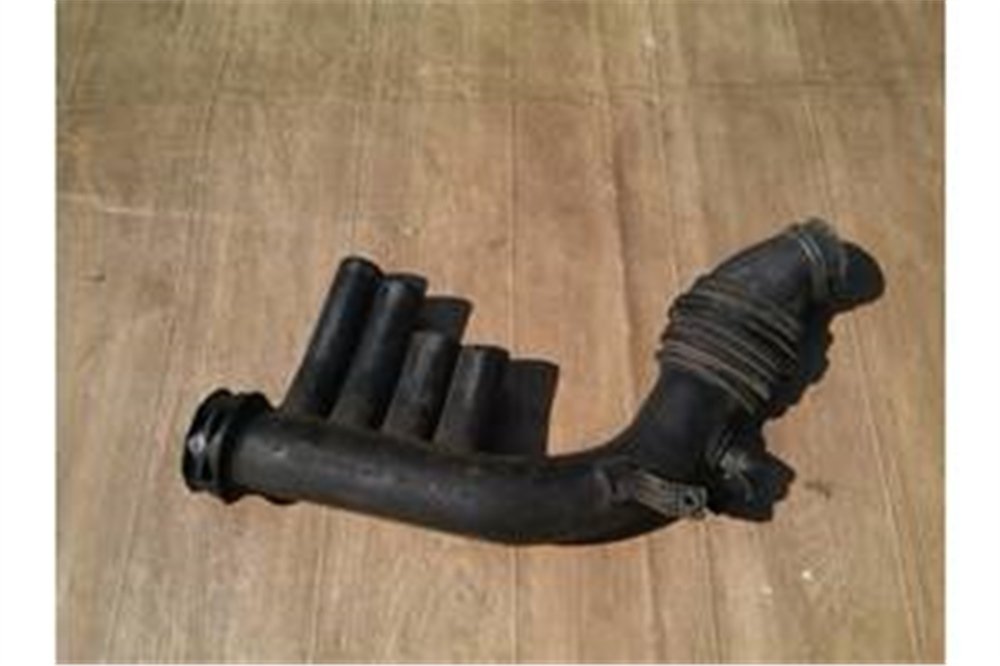 HAVA FİLTRE BORUSU FREEL.2 LAND ROVER LR009801