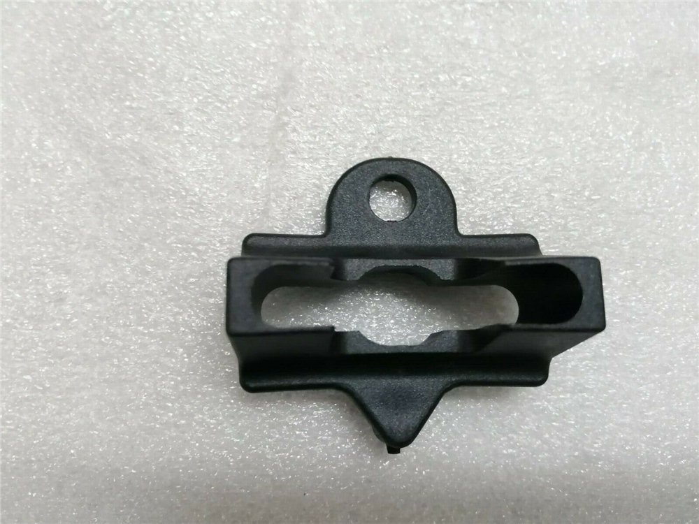 KAPUT KİLİT PLASTİĞİ E66 BMW 51237141051