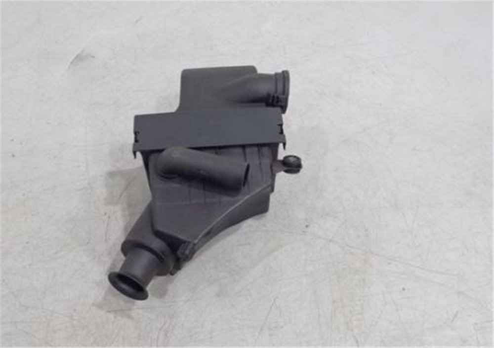 HAVA FİLTRE KABI E39/520 97-98 BMW 13711436677