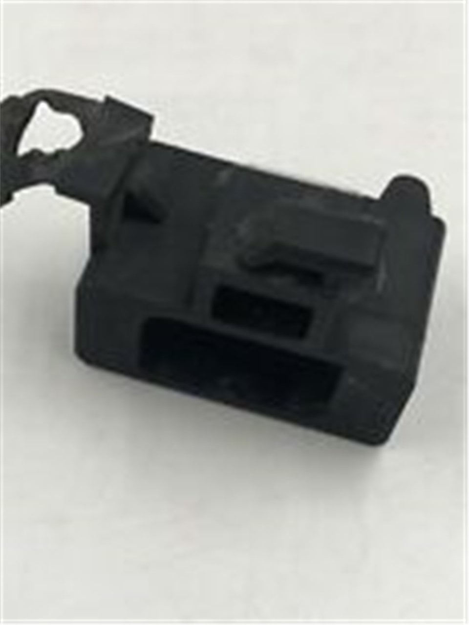 ALARM SEZİCİ YUVASI BMW E36 65758360046