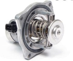 Termostat Komple Elektrıklı 105 C X5 E53 4.4İ - 4.6 İs 00-07/ 7 Serısı (E38) 740 İ 94-01/ (E39) 535 İ - 540 İ 95-03/ Range Rover Iıı 4.4 02-12/ Sport PEL000060